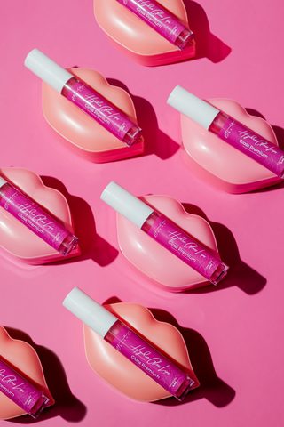 Ca Beauty gloss product creative with repeating lips pattern